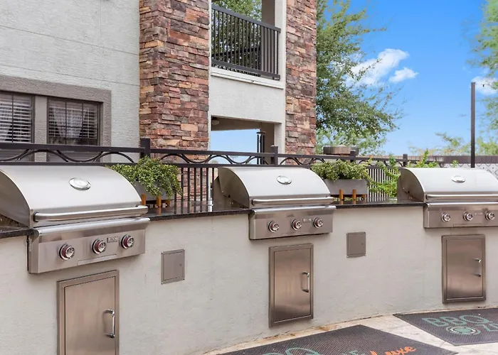 Cozysuites By The Stadium With Pool 17