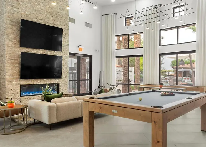 Cozysuites By The Stadium With Pool 17 Apartment