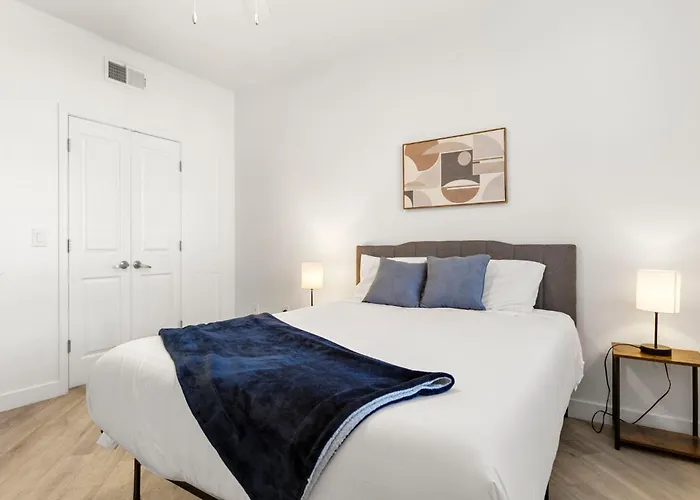 Cozysuites By The Stadium With Pool 17 Apartment Glendale