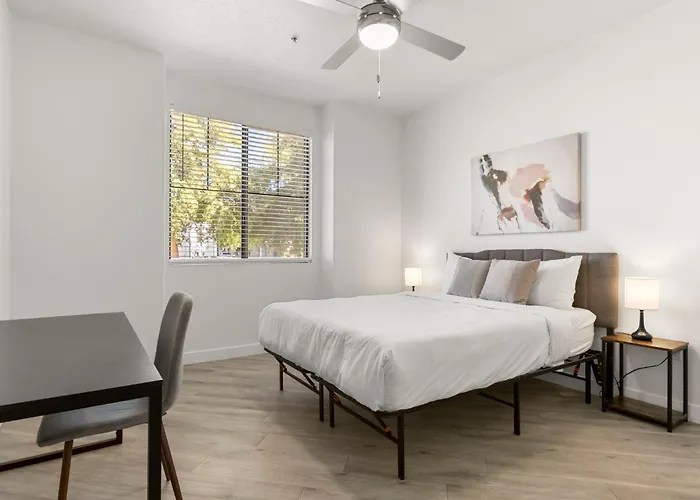 Cozysuites By The Stadium With Pool 17 Glendale