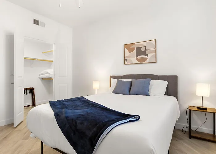 Cozysuites By The Stadium With Pool 17