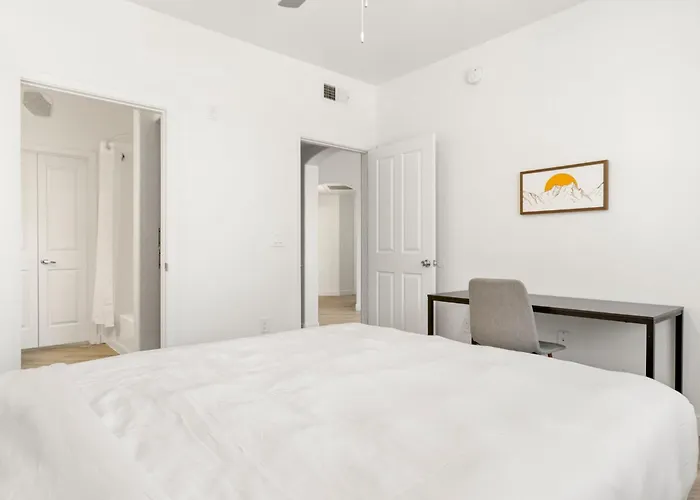 Cozysuites By The Stadium With Pool 17 Apartment Glendale