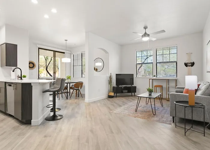 Cozysuites By The Stadium With Pool 17 Apartment