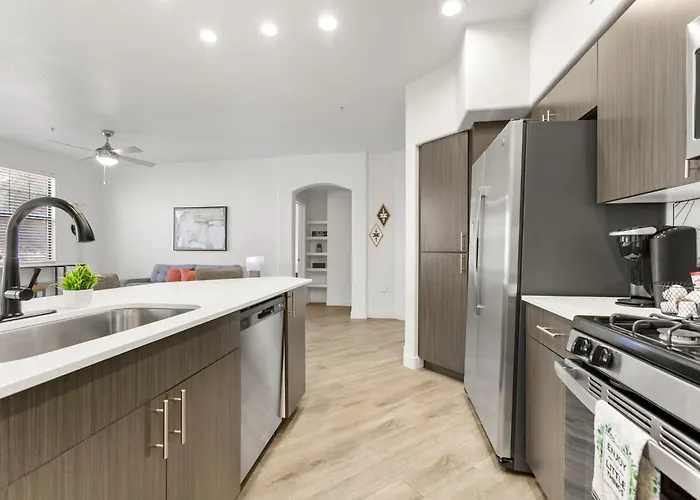 Cozysuites By The Stadium With Pool 17 Apartment