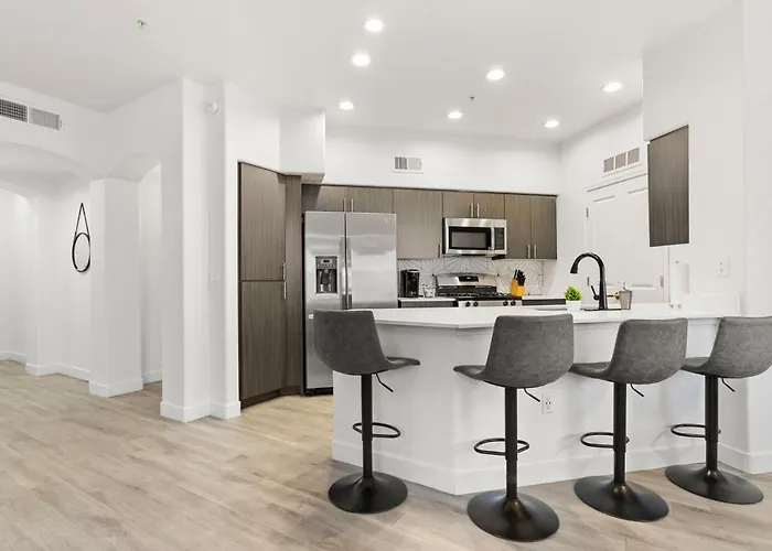 Cozysuites By The Stadium With Pool 17 Apartment *