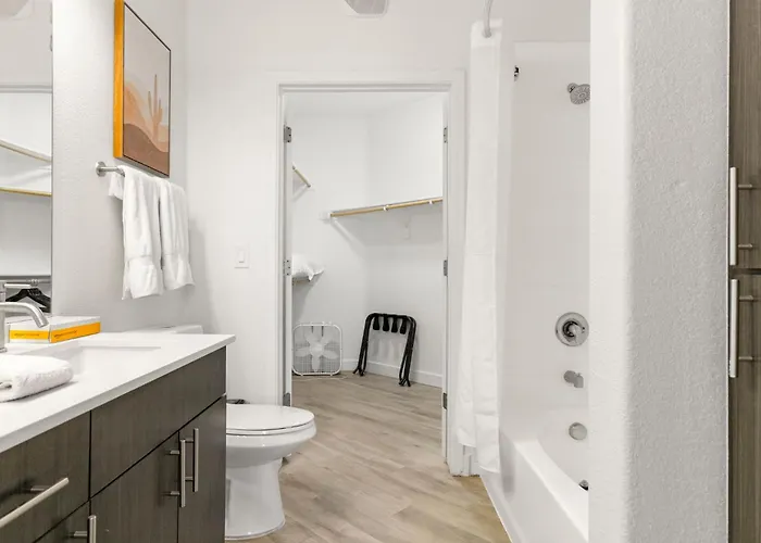 Apartment Cozysuites By The Stadium With Pool 17 Glendale