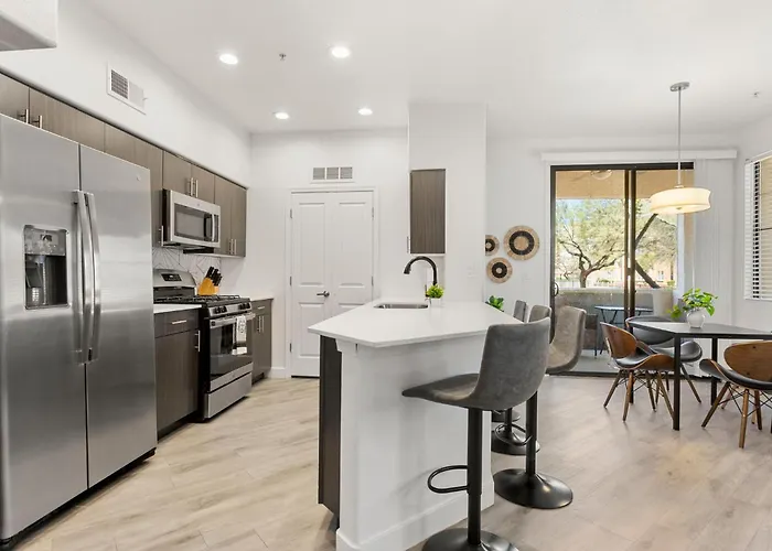 Cozysuites By The Stadium With Pool 17 * Glendale